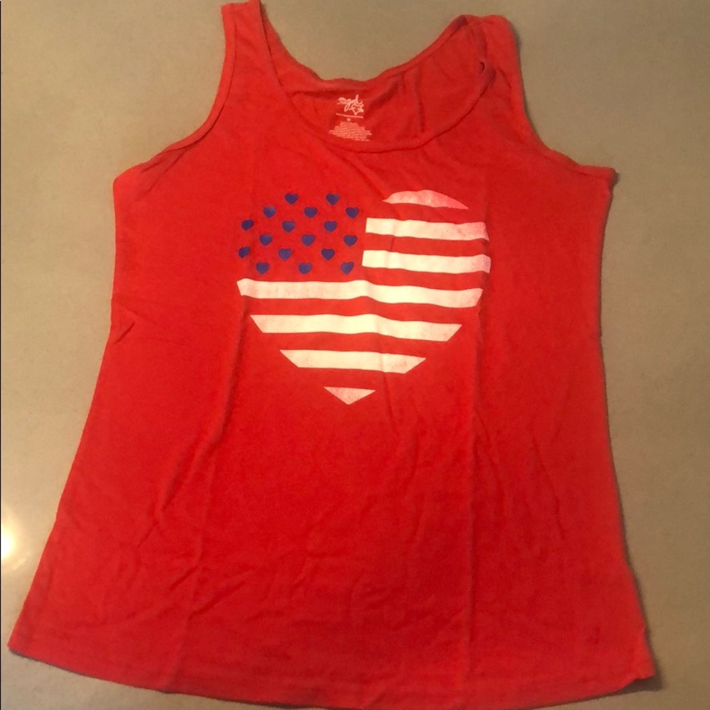 Patriotic flag heart detailed tank